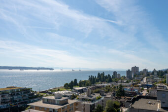 EXPERIENCE REFINED WEST COAST LIVING IN THIS BEAUTIFUL TOWNHOME IN AMBLESIDE - L1 555 13th Street, West Vancouver