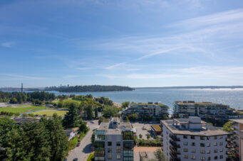 EXPERIENCE REFINED WEST COAST LIVING IN THIS BEAUTIFUL TOWNHOME IN AMBLESIDE - L1 555 13th Street, West Vancouver