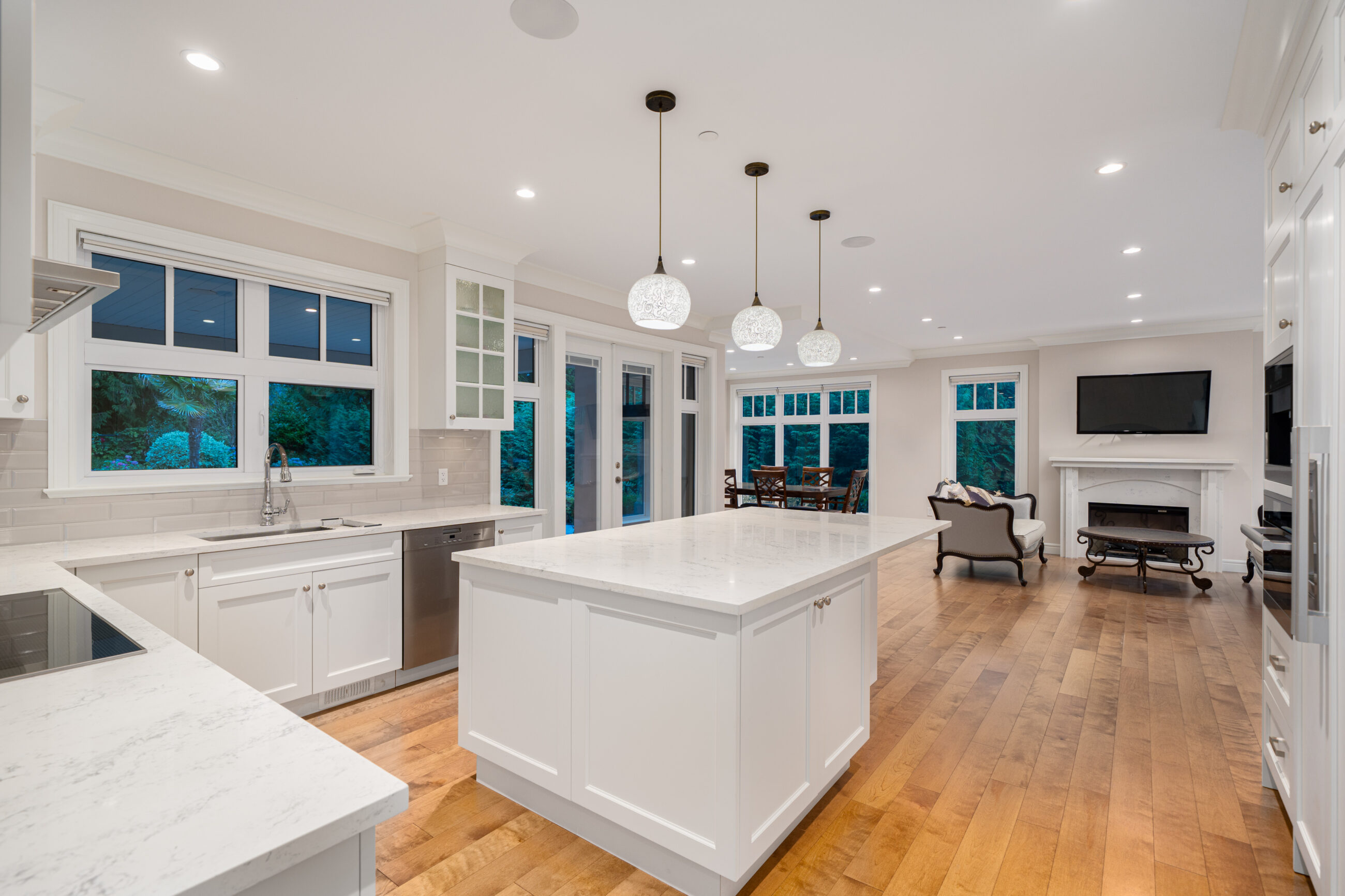 FRENCH-INSPIRED LUXURIOUS PRIVATE RESIDENCE IN WEST VANCOUVER - 920 3rd Street, West Vancouver