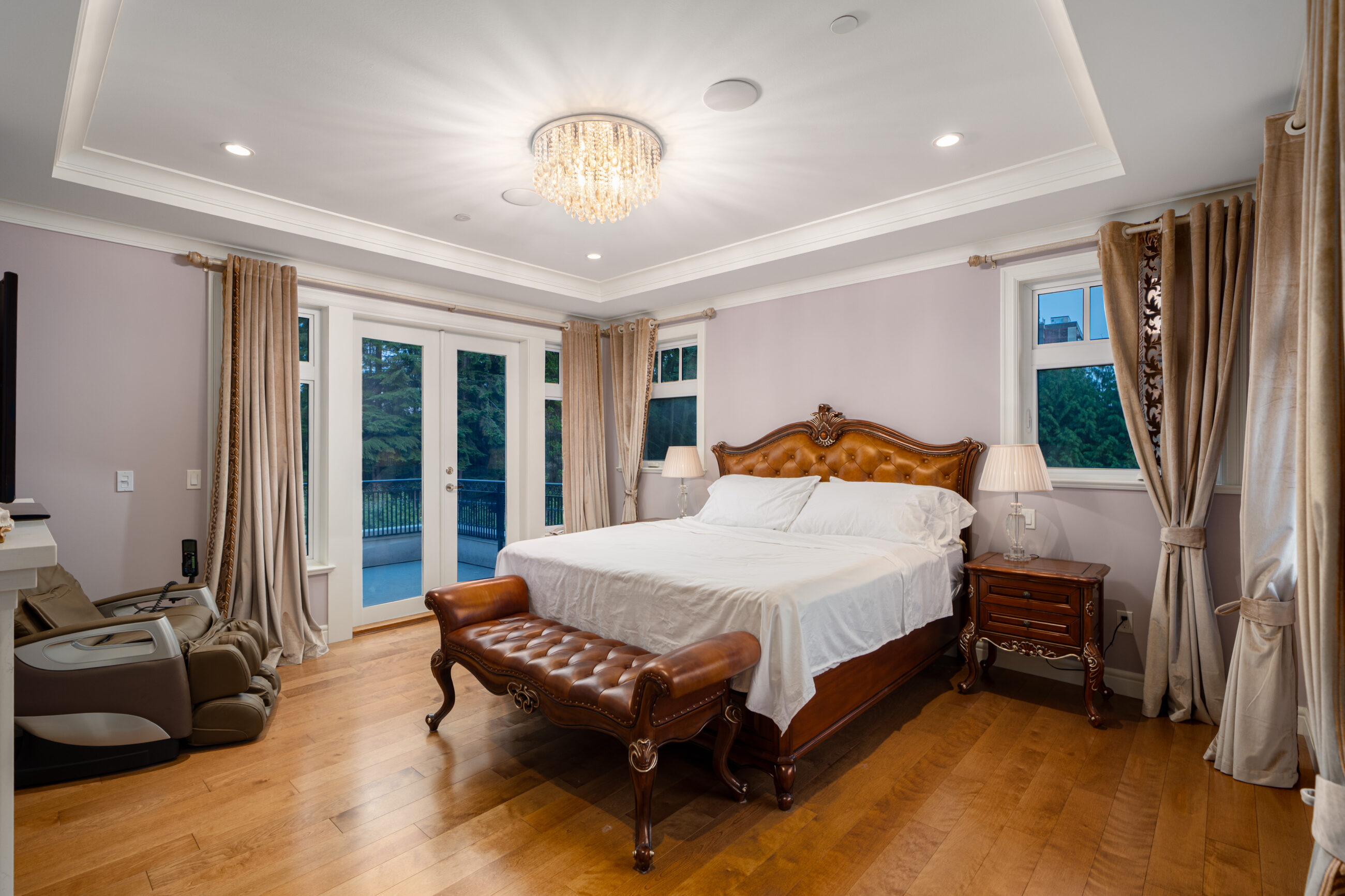 FRENCH-INSPIRED LUXURIOUS PRIVATE RESIDENCE IN WEST VANCOUVER - 920 3rd Street, West Vancouver