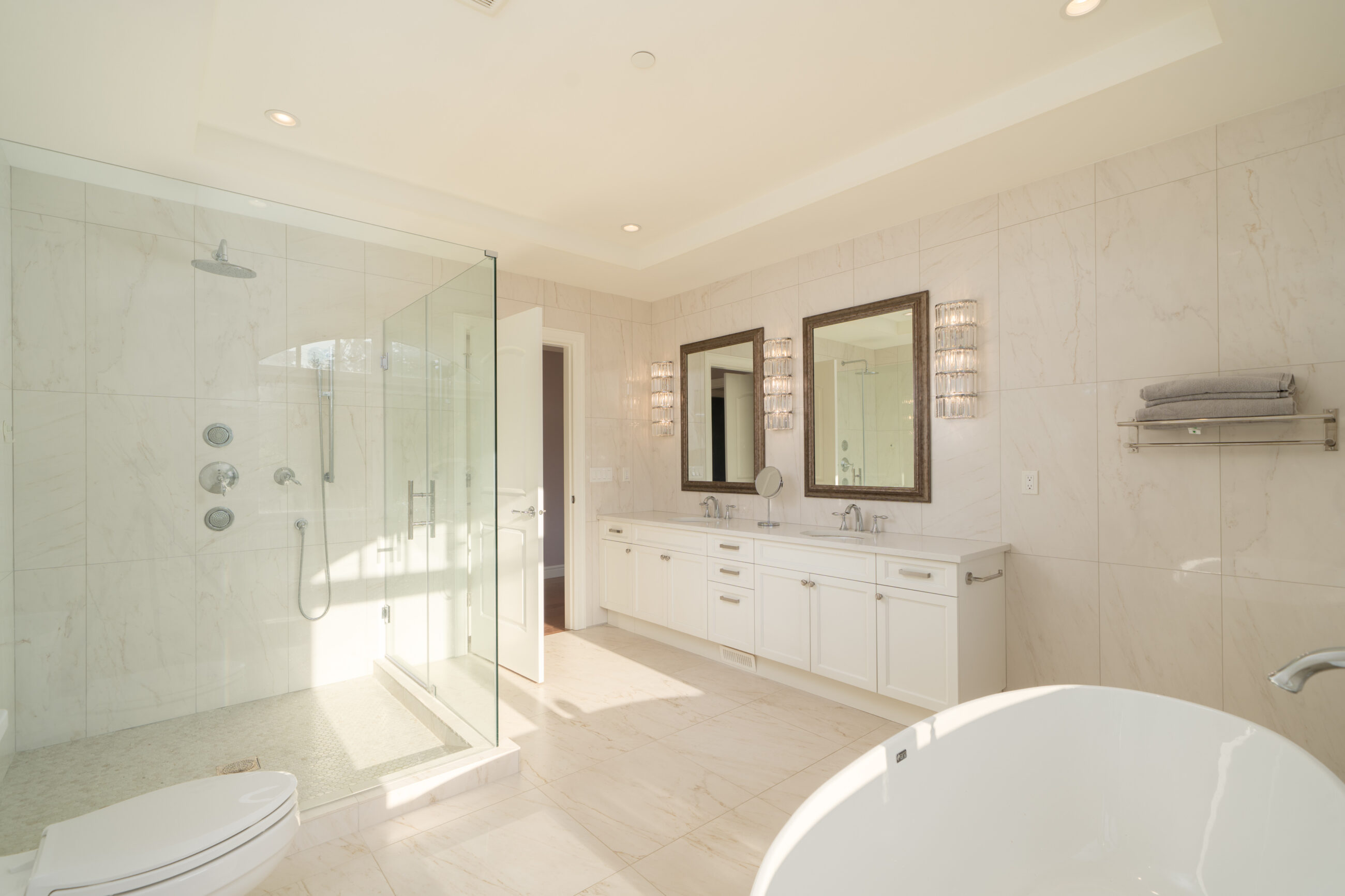 FRENCH-INSPIRED LUXURIOUS PRIVATE RESIDENCE IN WEST VANCOUVER - 920 3rd Street, West Vancouver