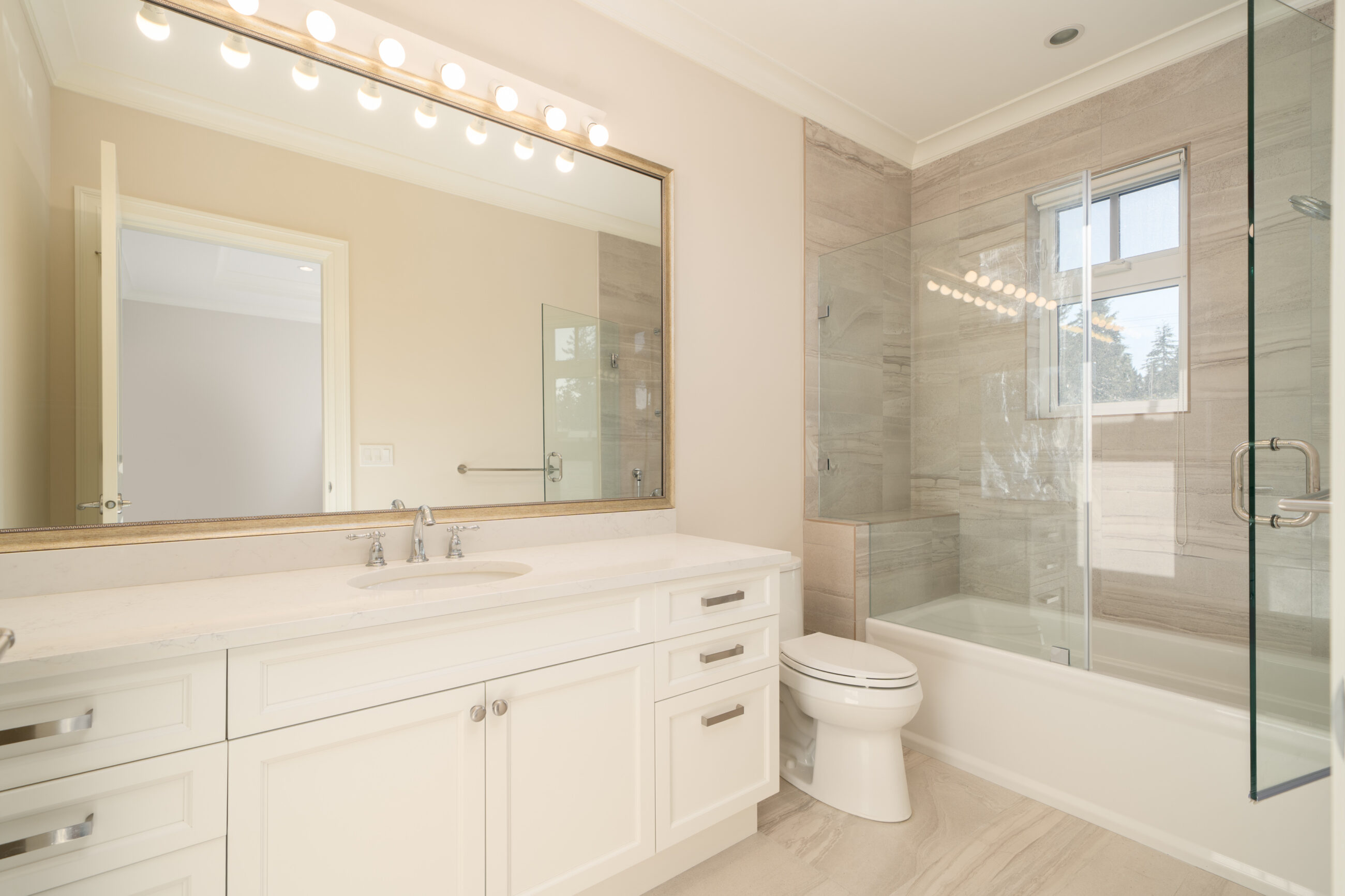 FRENCH-INSPIRED LUXURIOUS PRIVATE RESIDENCE IN WEST VANCOUVER - 920 3rd Street, West Vancouver