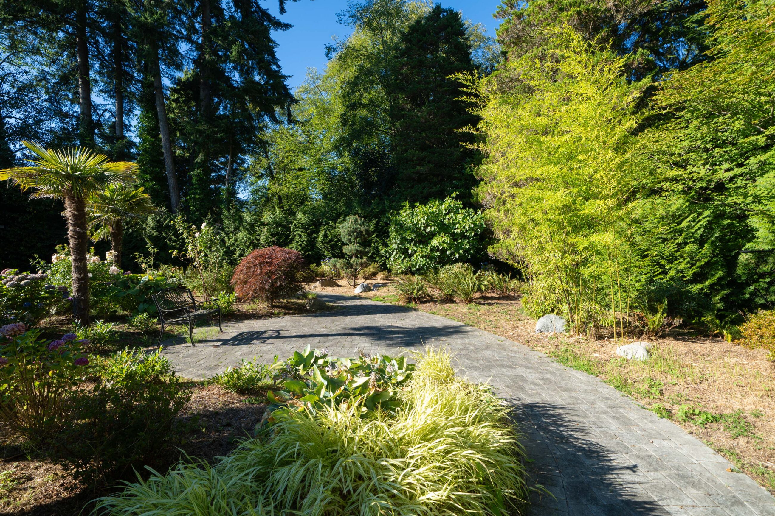 FRENCH-INSPIRED LUXURIOUS PRIVATE RESIDENCE IN WEST VANCOUVER - 920 3rd Street, West Vancouver