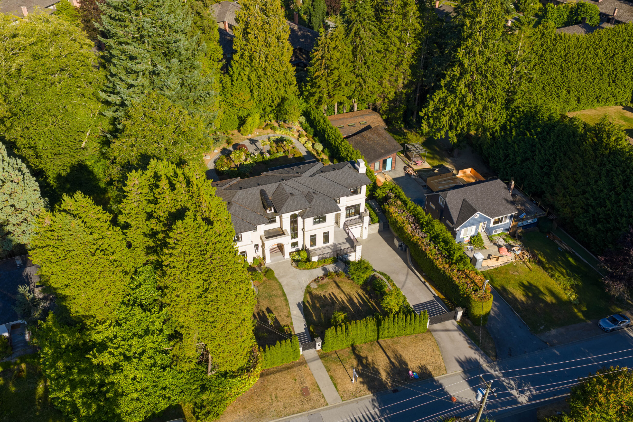 FRENCH-INSPIRED LUXURIOUS PRIVATE RESIDENCE IN WEST VANCOUVER - 920 3rd Street, West Vancouver