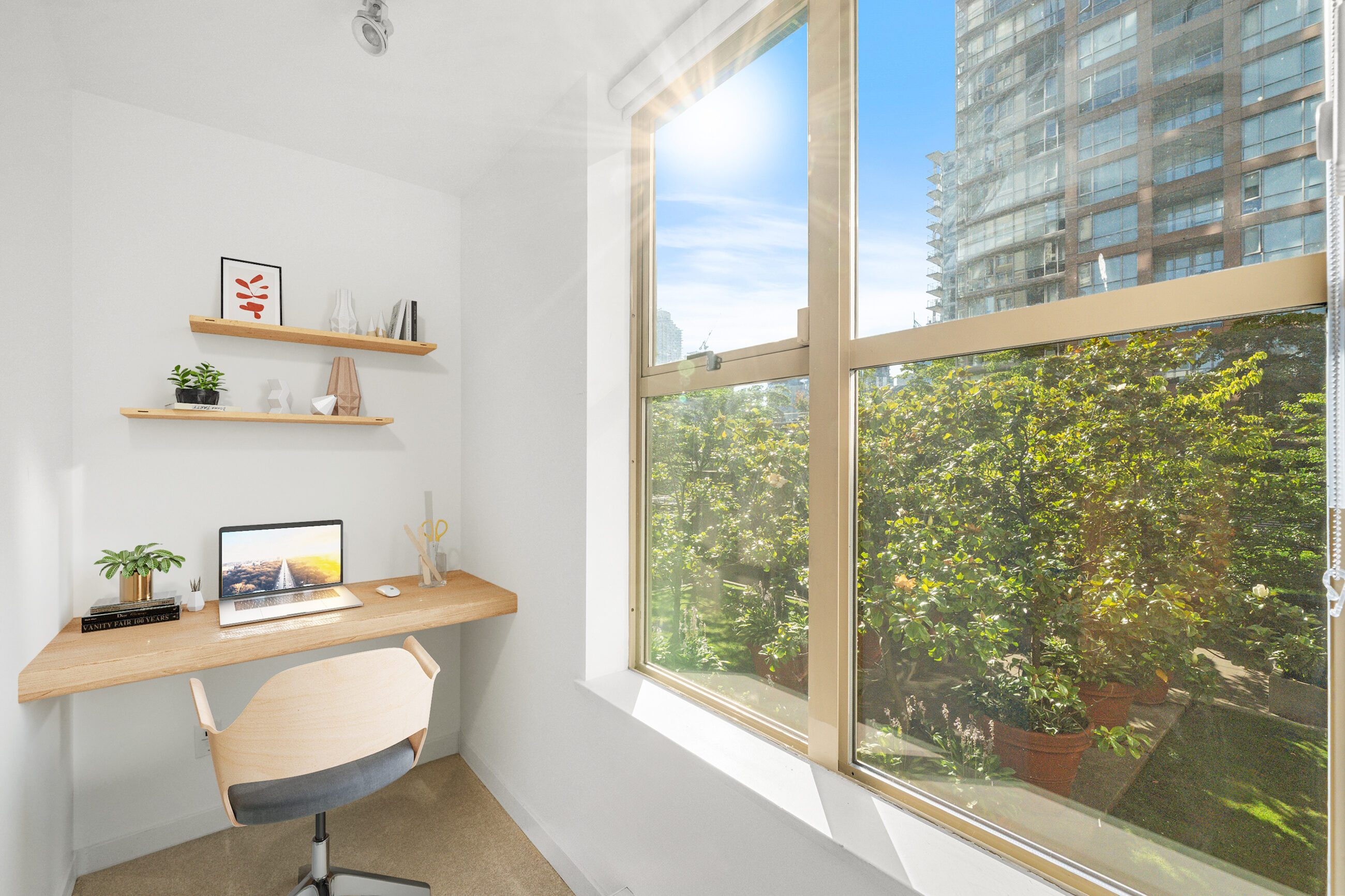 RARE LOFT-STYLE TOWNHOUSE IN THE HEART OF YALETOWN WITH PRIVATE ENTRY OFF THE COURTYARD! - TH8 989 Richards Street