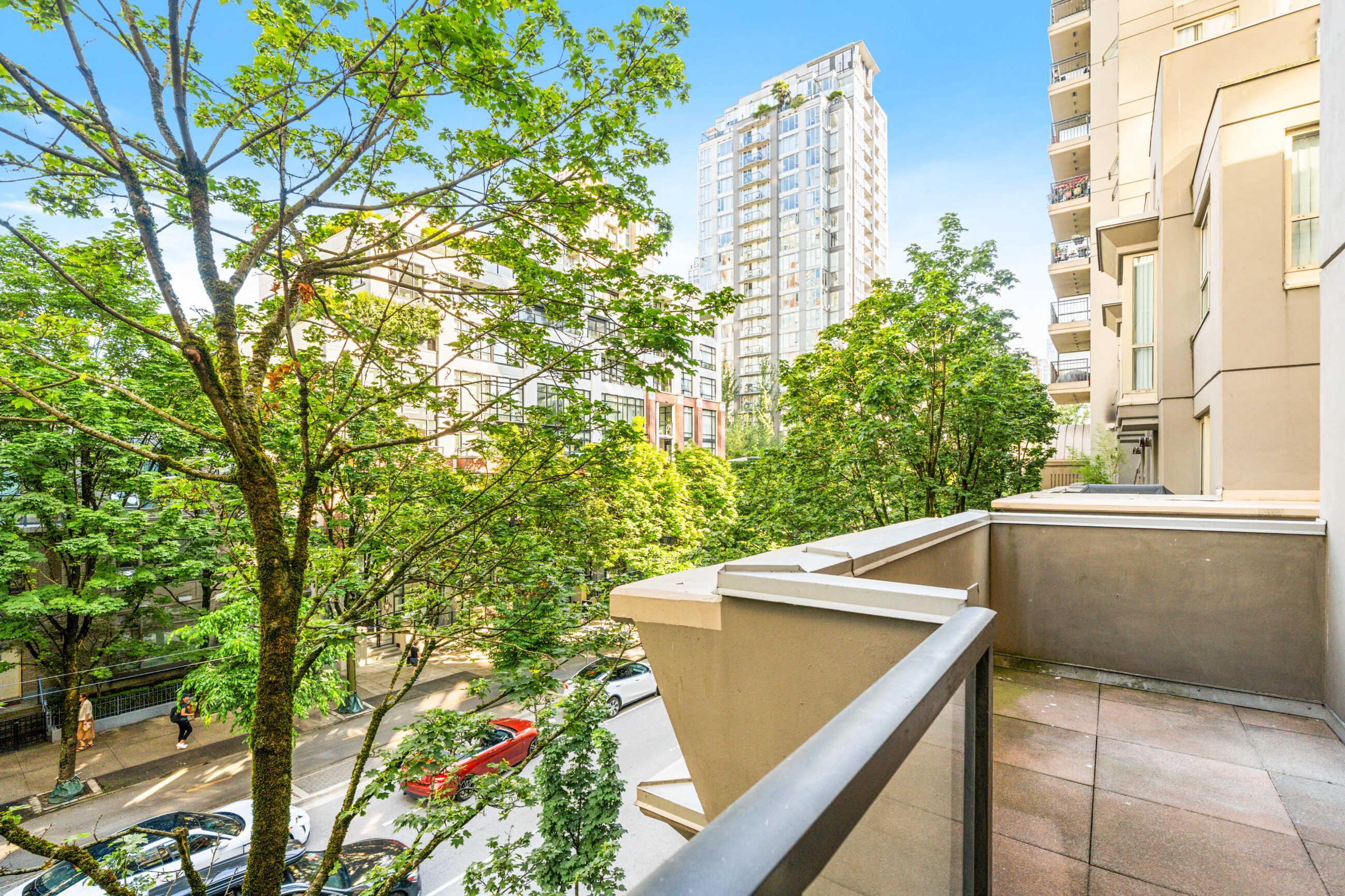 RARE LOFT-STYLE TOWNHOUSE IN THE HEART OF YALETOWN WITH PRIVATE ENTRY OFF THE COURTYARD! - TH8 989 Richards Street