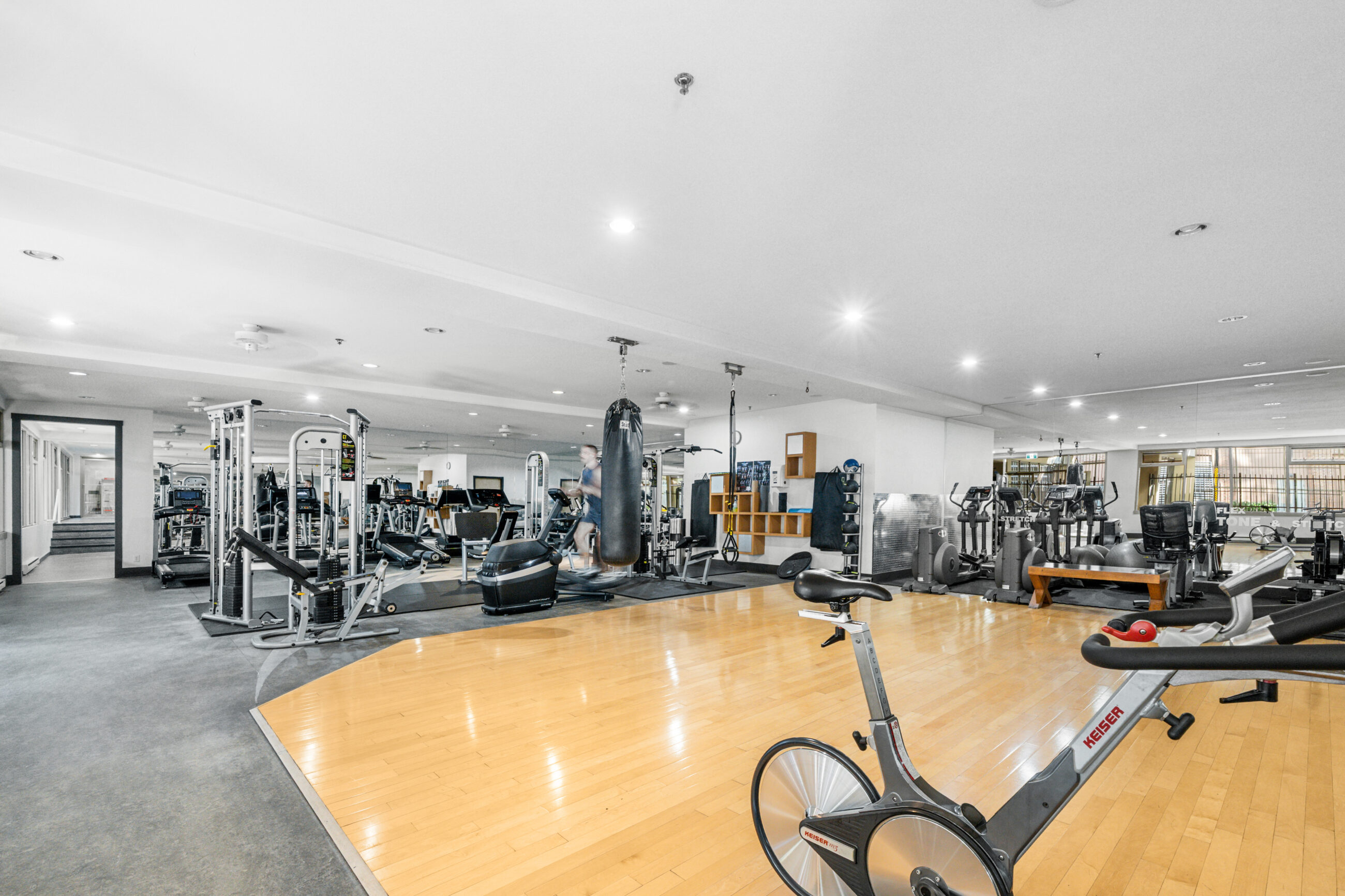 RARE LOFT-STYLE TOWNHOUSE IN THE HEART OF YALETOWN WITH PRIVATE ENTRY OFF THE COURTYARD! - TH8 989 Richards Street