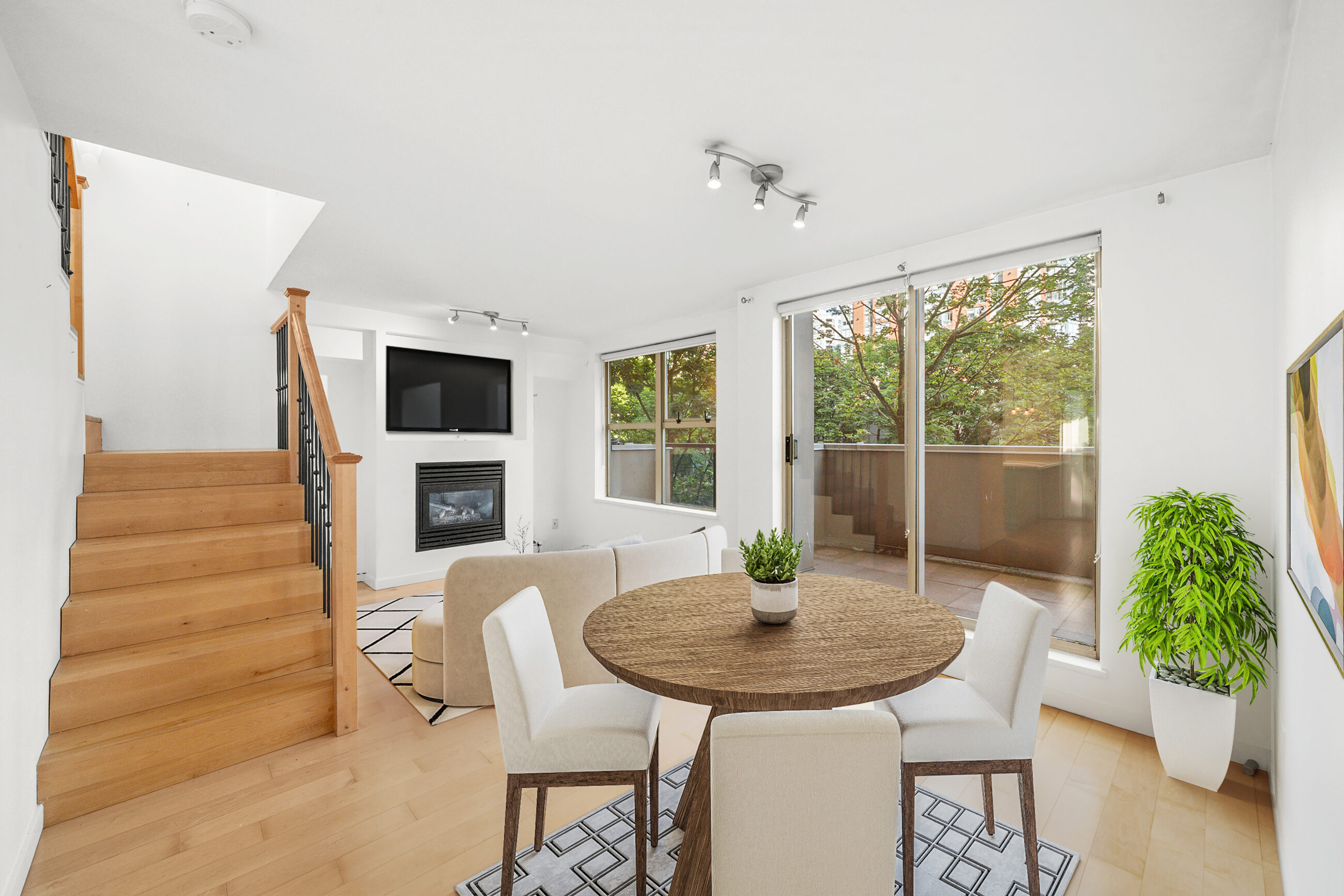 RARE LOFT-STYLE TOWNHOUSE IN THE HEART OF YALETOWN WITH PRIVATE ENTRY OFF THE COURTYARD! - TH8 989 Richards Street