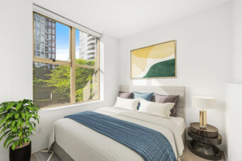 RARE LOFT-STYLE TOWNHOUSE IN THE HEART OF YALETOWN WITH PRIVATE ENTRY OFF THE COURTYARD! - TH8 989 Richards Street