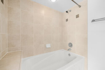 RARE LOFT-STYLE TOWNHOUSE IN THE HEART OF YALETOWN WITH PRIVATE ENTRY OFF THE COURTYARD! - TH8 989 Richards Street