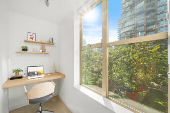 RARE LOFT-STYLE TOWNHOUSE IN THE HEART OF YALETOWN WITH PRIVATE ENTRY OFF THE COURTYARD! - TH8 989 Richards Street