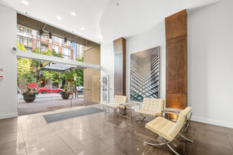 RARE LOFT-STYLE TOWNHOUSE IN THE HEART OF YALETOWN WITH PRIVATE ENTRY OFF THE COURTYARD! - TH8 989 Richards Street