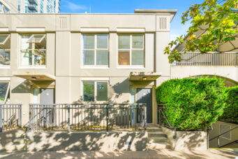 RARE LOFT-STYLE TOWNHOUSE IN THE HEART OF YALETOWN WITH PRIVATE ENTRY OFF THE COURTYARD! - TH8 989 Richards Street