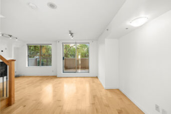 RARE LOFT-STYLE TOWNHOUSE IN THE HEART OF YALETOWN WITH PRIVATE ENTRY OFF THE COURTYARD! - TH8 989 Richards Street