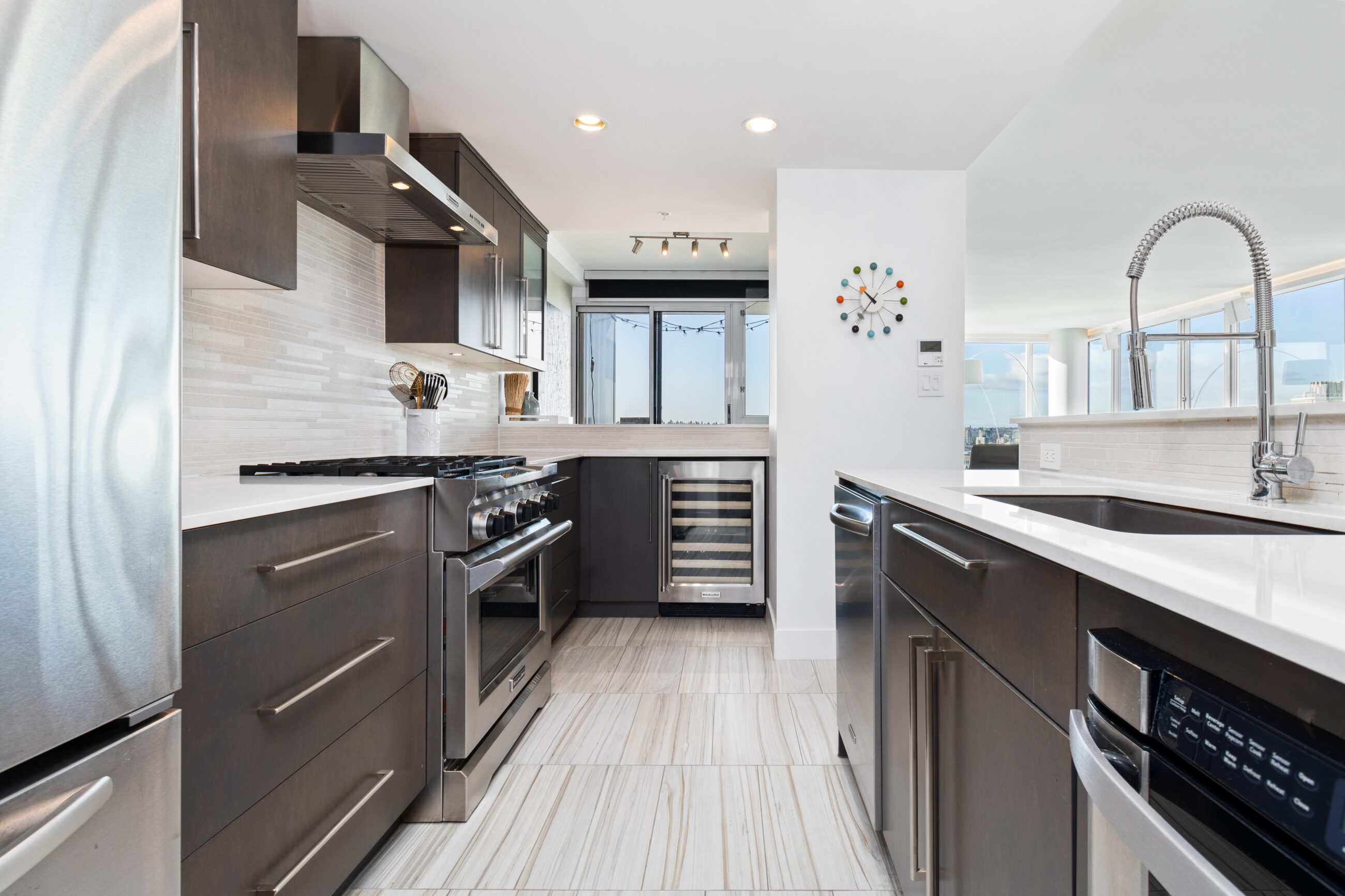 EXCEPTIONAL WATERFRONT TROPHY RESIDENCE ALONG THE PRESTIGIOUS MARINASIDE WATERFRONT PROMENADE - 3307 1033 Marinaside Crescent