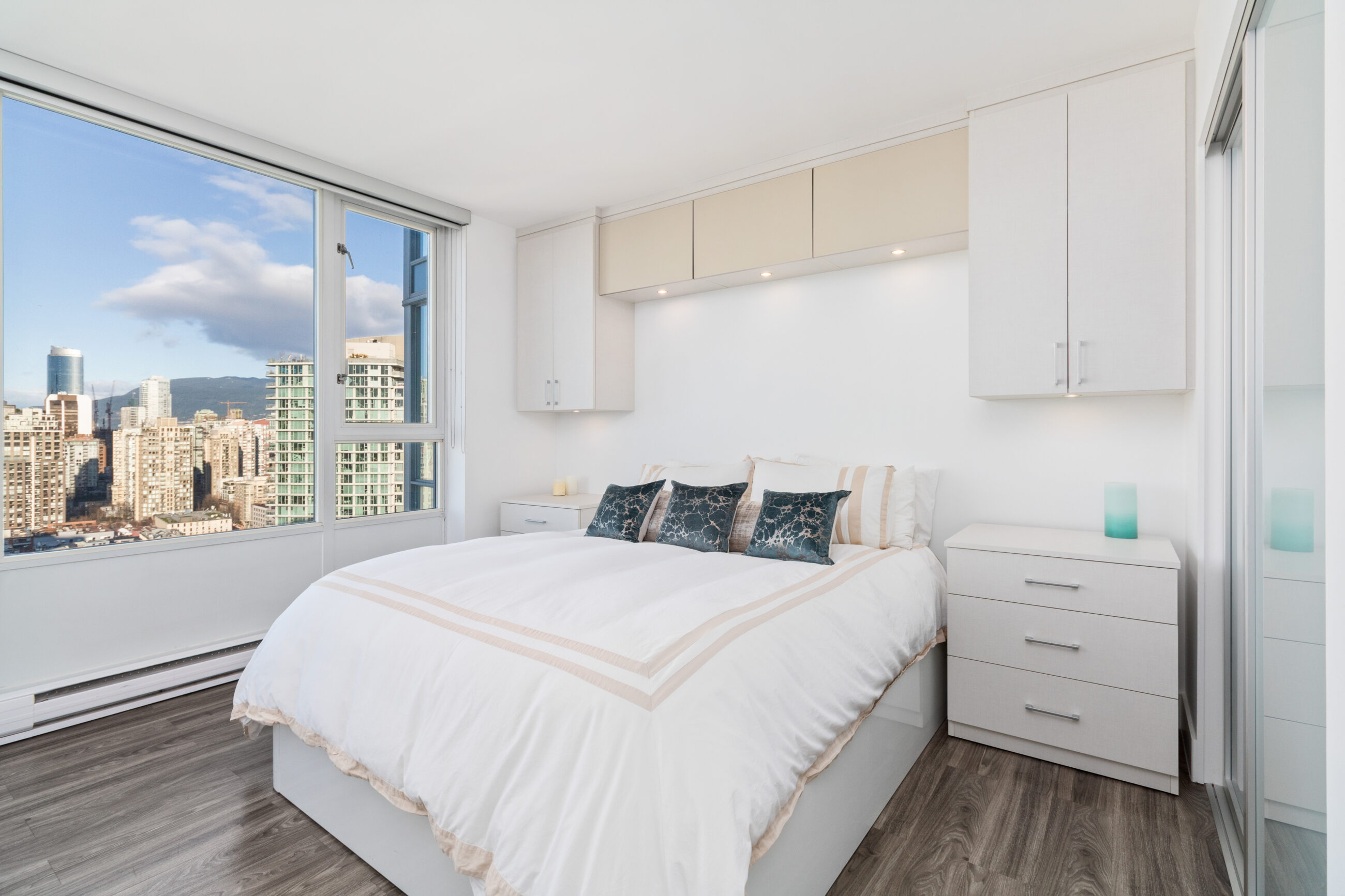 EXCEPTIONAL WATERFRONT TROPHY RESIDENCE ALONG THE PRESTIGIOUS MARINASIDE WATERFRONT PROMENADE - 3307 1033 Marinaside Crescent