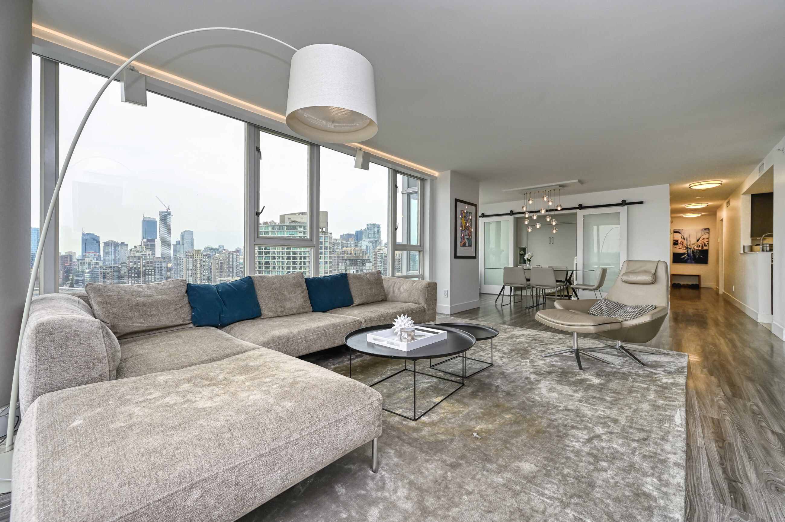 EXCEPTIONAL WATERFRONT TROPHY RESIDENCE ALONG THE PRESTIGIOUS MARINASIDE WATERFRONT PROMENADE - 3307 1033 Marinaside Crescent