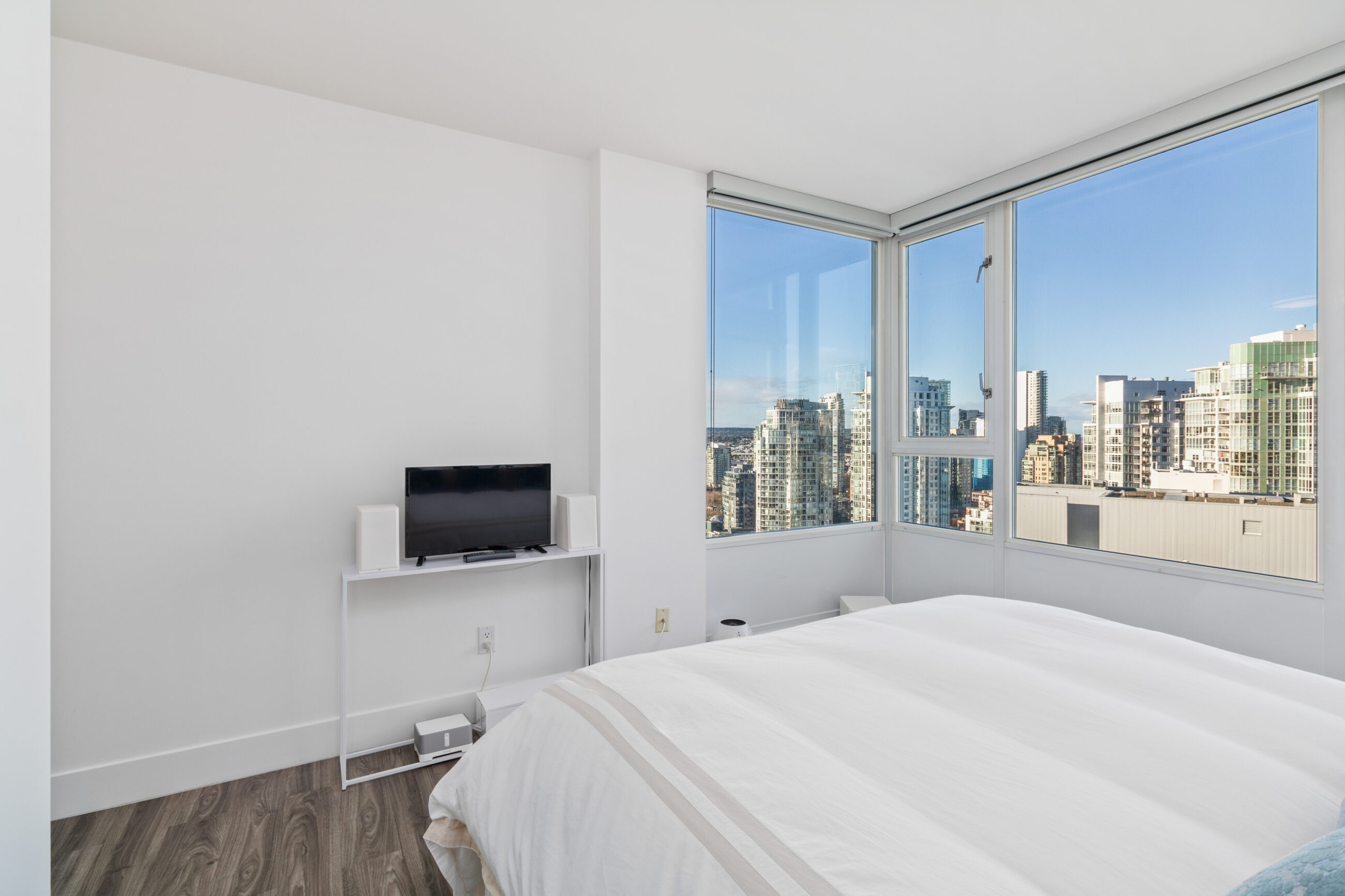 EXCEPTIONAL WATERFRONT TROPHY RESIDENCE ALONG THE PRESTIGIOUS MARINASIDE WATERFRONT PROMENADE - 3307 1033 Marinaside Crescent