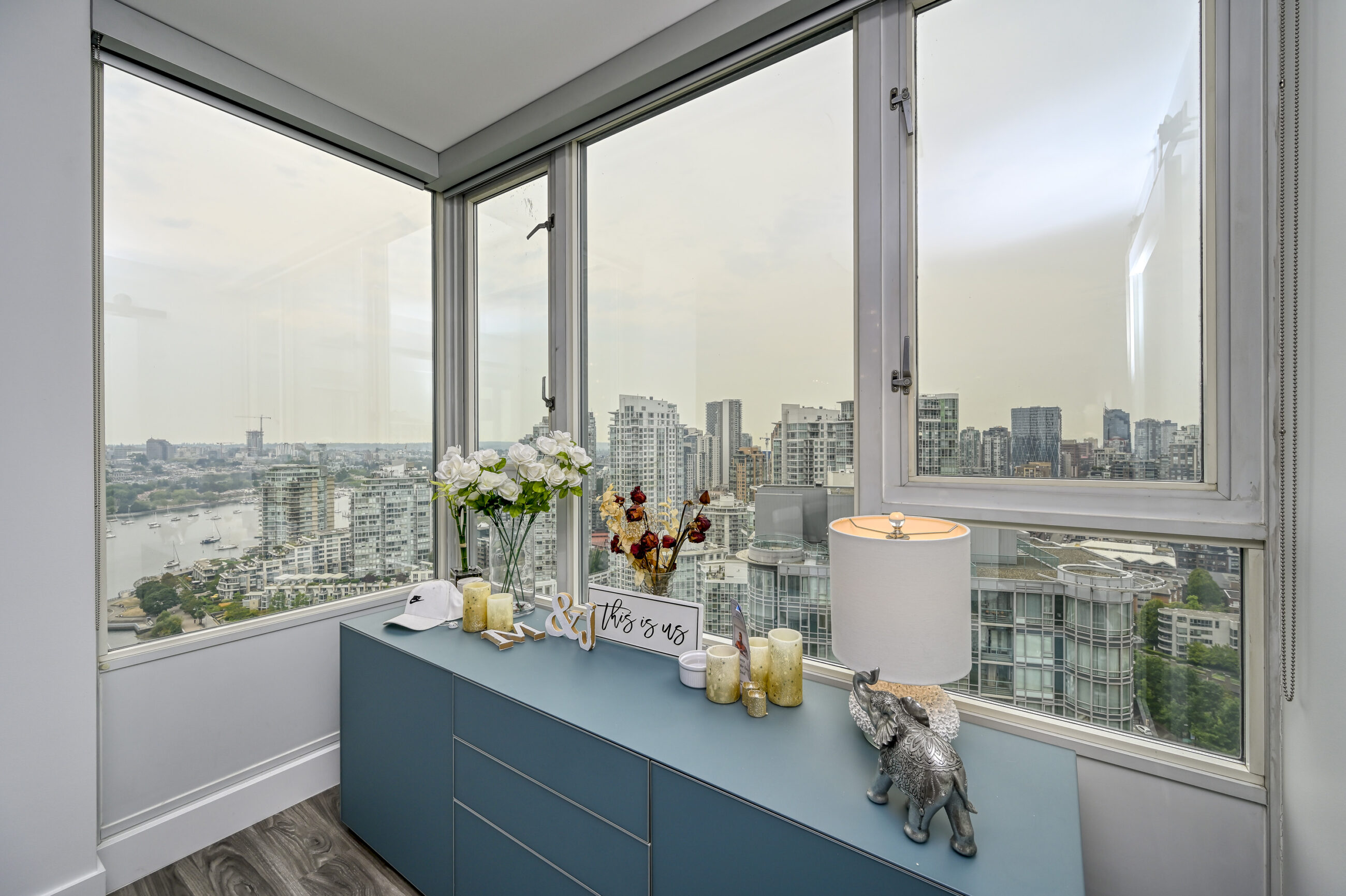 EXCEPTIONAL WATERFRONT TROPHY RESIDENCE ALONG THE PRESTIGIOUS MARINASIDE WATERFRONT PROMENADE - 3307 1033 Marinaside Crescent