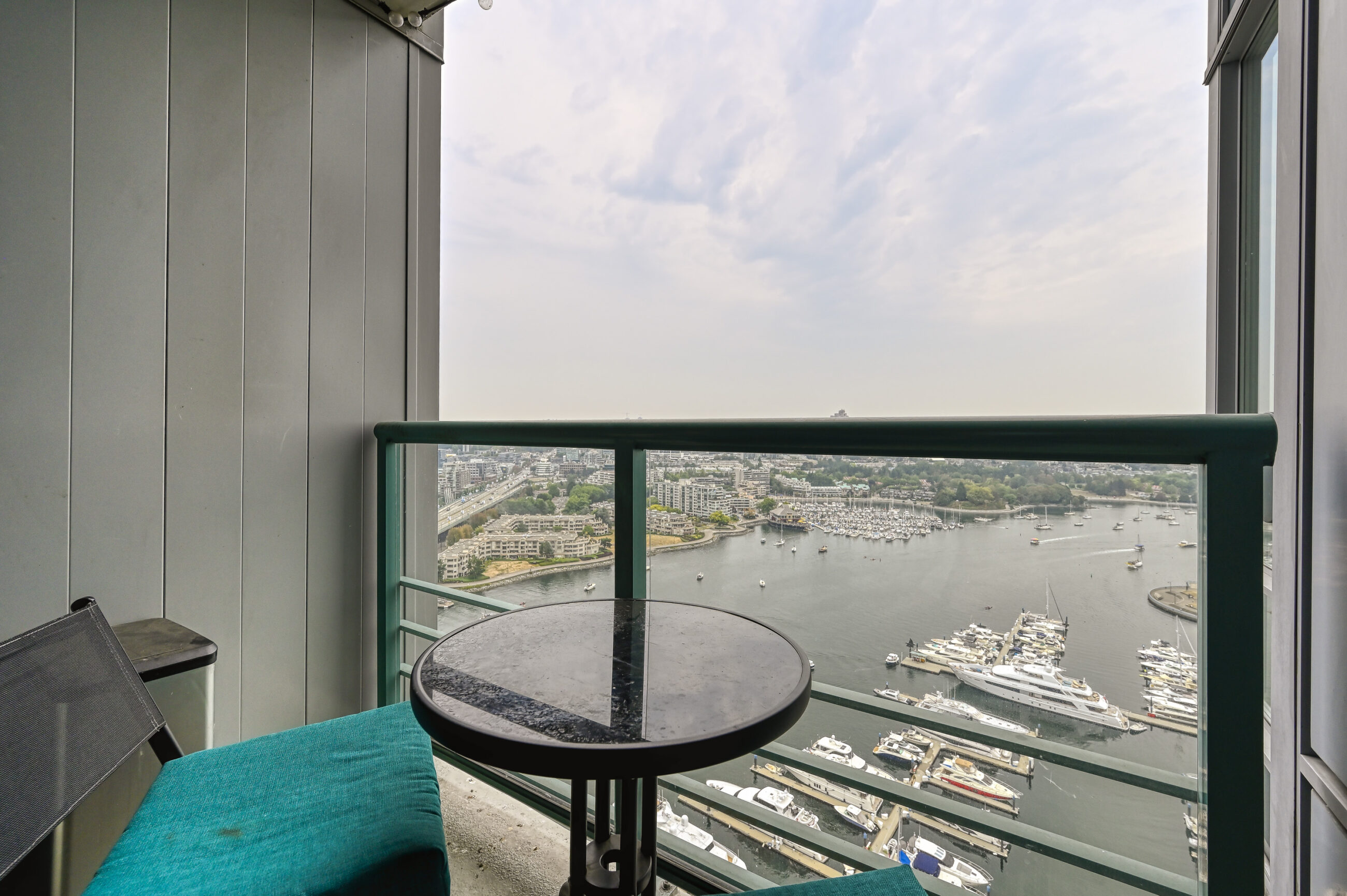 EXCEPTIONAL WATERFRONT TROPHY RESIDENCE ALONG THE PRESTIGIOUS MARINASIDE WATERFRONT PROMENADE - 3307 1033 Marinaside Crescent