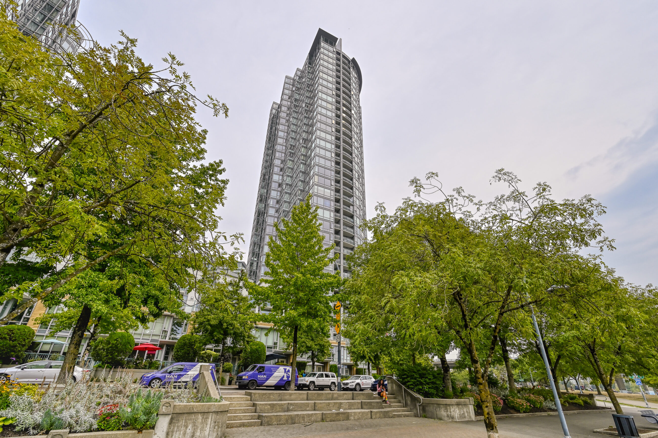 EXCEPTIONAL WATERFRONT TROPHY RESIDENCE ALONG THE PRESTIGIOUS MARINASIDE WATERFRONT PROMENADE - 3307 1033 Marinaside Crescent