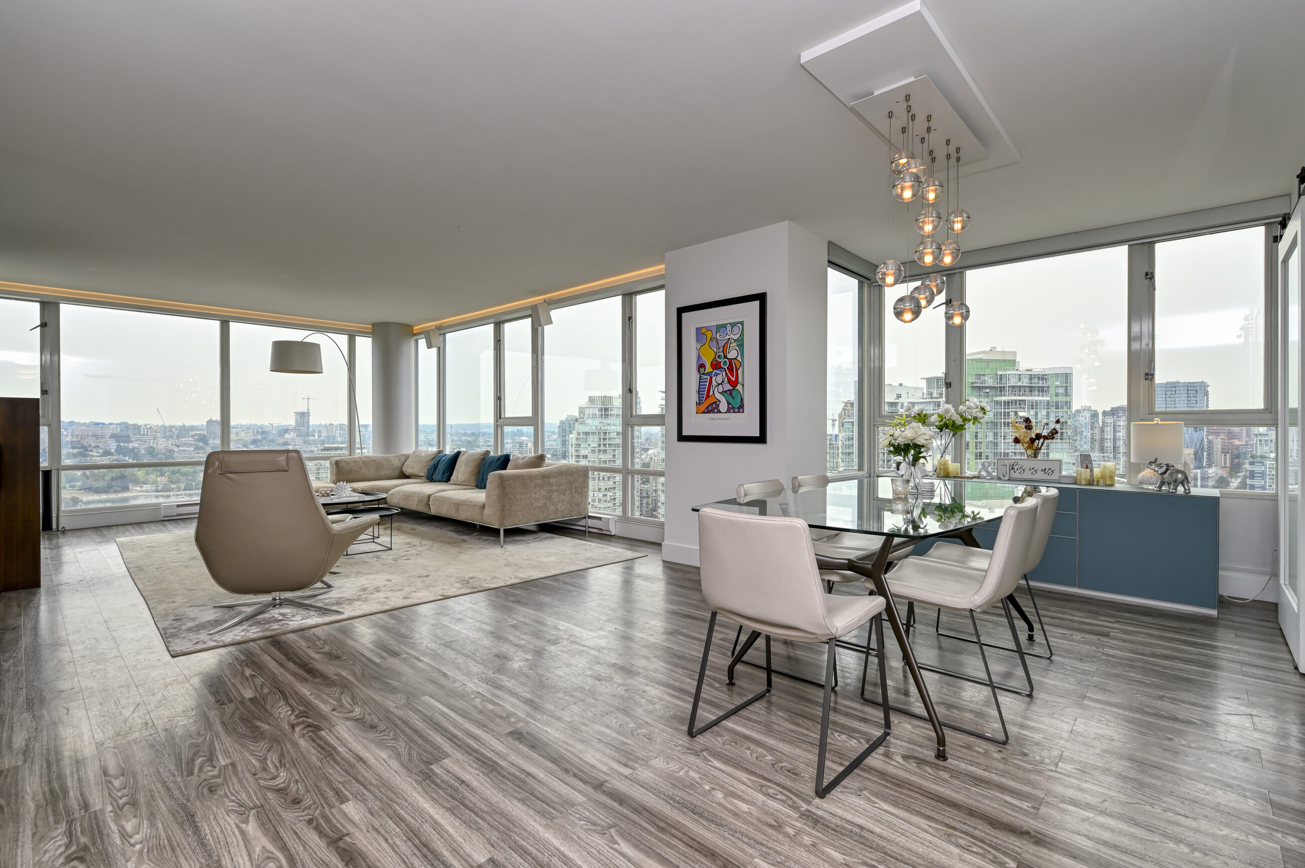 EXCEPTIONAL WATERFRONT TROPHY RESIDENCE ALONG THE PRESTIGIOUS MARINASIDE WATERFRONT PROMENADE - 3307 1033 Marinaside Crescent