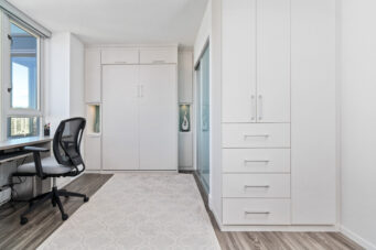 EXCEPTIONAL WATERFRONT TROPHY RESIDENCE ALONG THE PRESTIGIOUS MARINASIDE WATERFRONT PROMENADE - 3307 1033 Marinaside Crescent