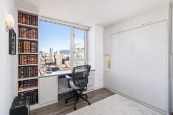 EXCEPTIONAL WATERFRONT TROPHY RESIDENCE ALONG THE PRESTIGIOUS MARINASIDE WATERFRONT PROMENADE - 3307 1033 Marinaside Crescent