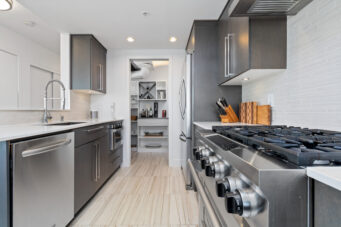 EXCEPTIONAL WATERFRONT TROPHY RESIDENCE ALONG THE PRESTIGIOUS MARINASIDE WATERFRONT PROMENADE - 3307 1033 Marinaside Crescent