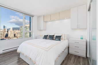 EXCEPTIONAL WATERFRONT TROPHY RESIDENCE ALONG THE PRESTIGIOUS MARINASIDE WATERFRONT PROMENADE - 3307 1033 Marinaside Crescent