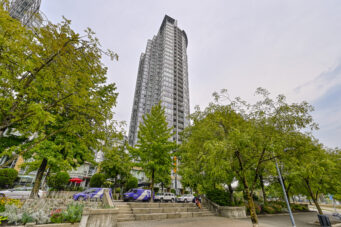 EXCEPTIONAL WATERFRONT TROPHY RESIDENCE ALONG THE PRESTIGIOUS MARINASIDE WATERFRONT PROMENADE - 3307 1033 Marinaside Crescent