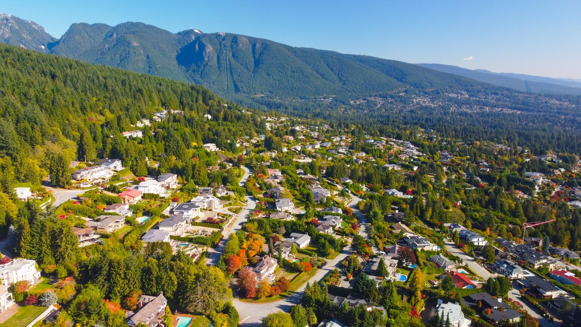 LUXURY BUILD OPPORTUNITY IN THE PRESTIGIOUS CHARTWELL NEIGHBOURHOOD OF WEST VANCOUVER - 1451 Chartwell Drive, West Vancouver