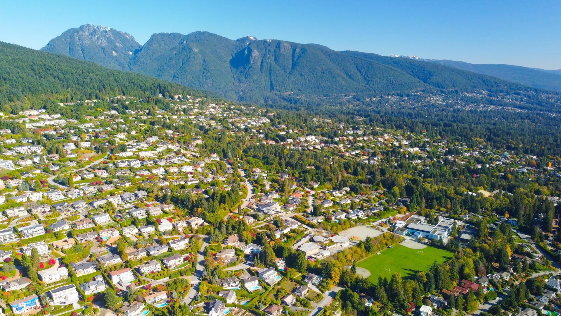 LUXURY BUILD OPPORTUNITY IN THE PRESTIGIOUS CHARTWELL NEIGHBOURHOOD OF WEST VANCOUVER - 1451 Chartwell Drive, West Vancouver