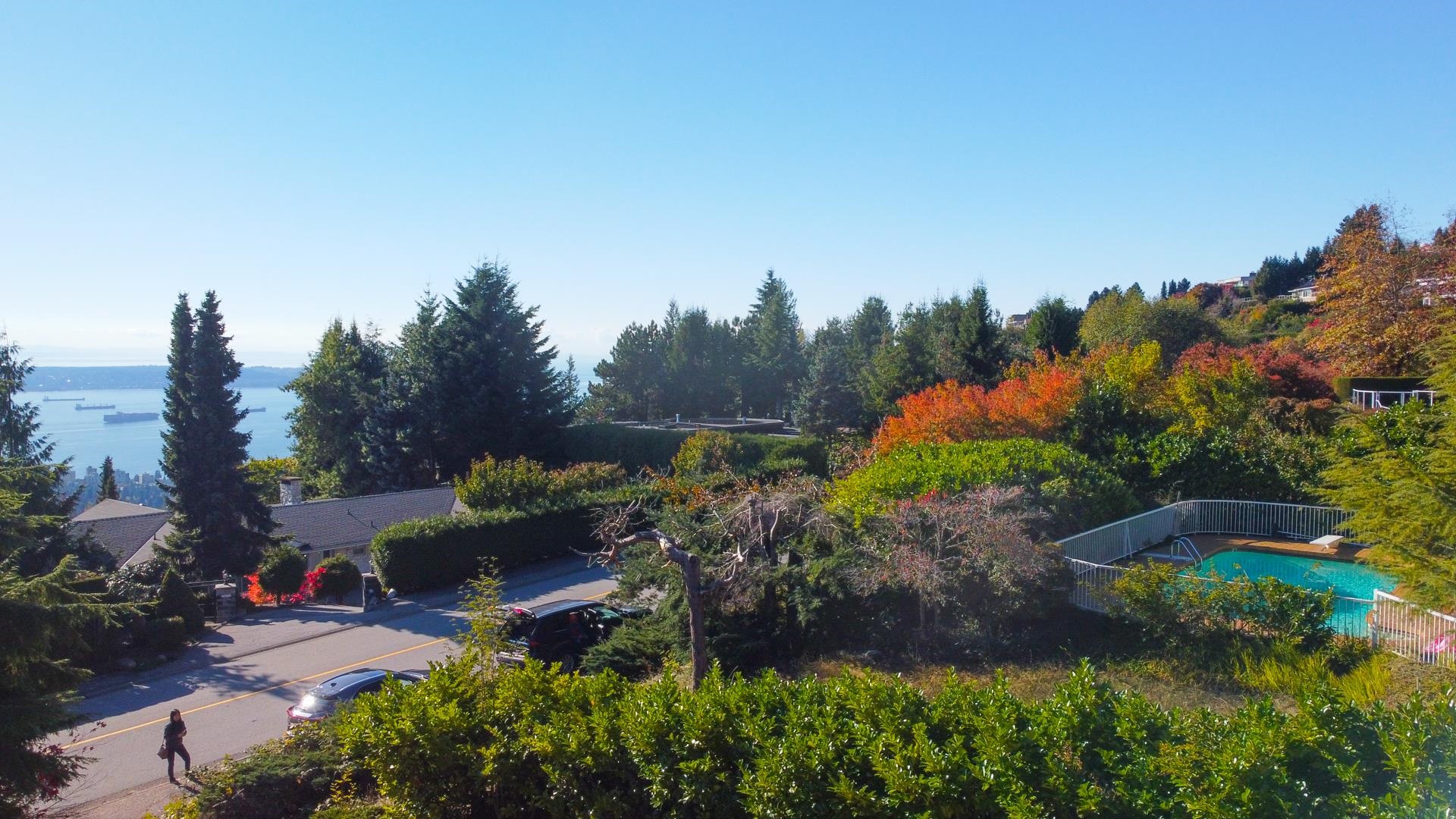 LUXURY BUILD OPPORTUNITY IN THE PRESTIGIOUS CHARTWELL NEIGHBOURHOOD OF WEST VANCOUVER - 1451 Chartwell Drive, West Vancouver