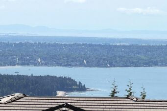 LUXURY BUILD OPPORTUNITY IN THE PRESTIGIOUS CHARTWELL NEIGHBOURHOOD OF WEST VANCOUVER - 1451 Chartwell Drive, West Vancouver