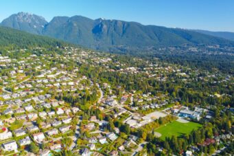 LUXURY BUILD OPPORTUNITY IN THE PRESTIGIOUS CHARTWELL NEIGHBOURHOOD OF WEST VANCOUVER - 1451 Chartwell Drive, West Vancouver