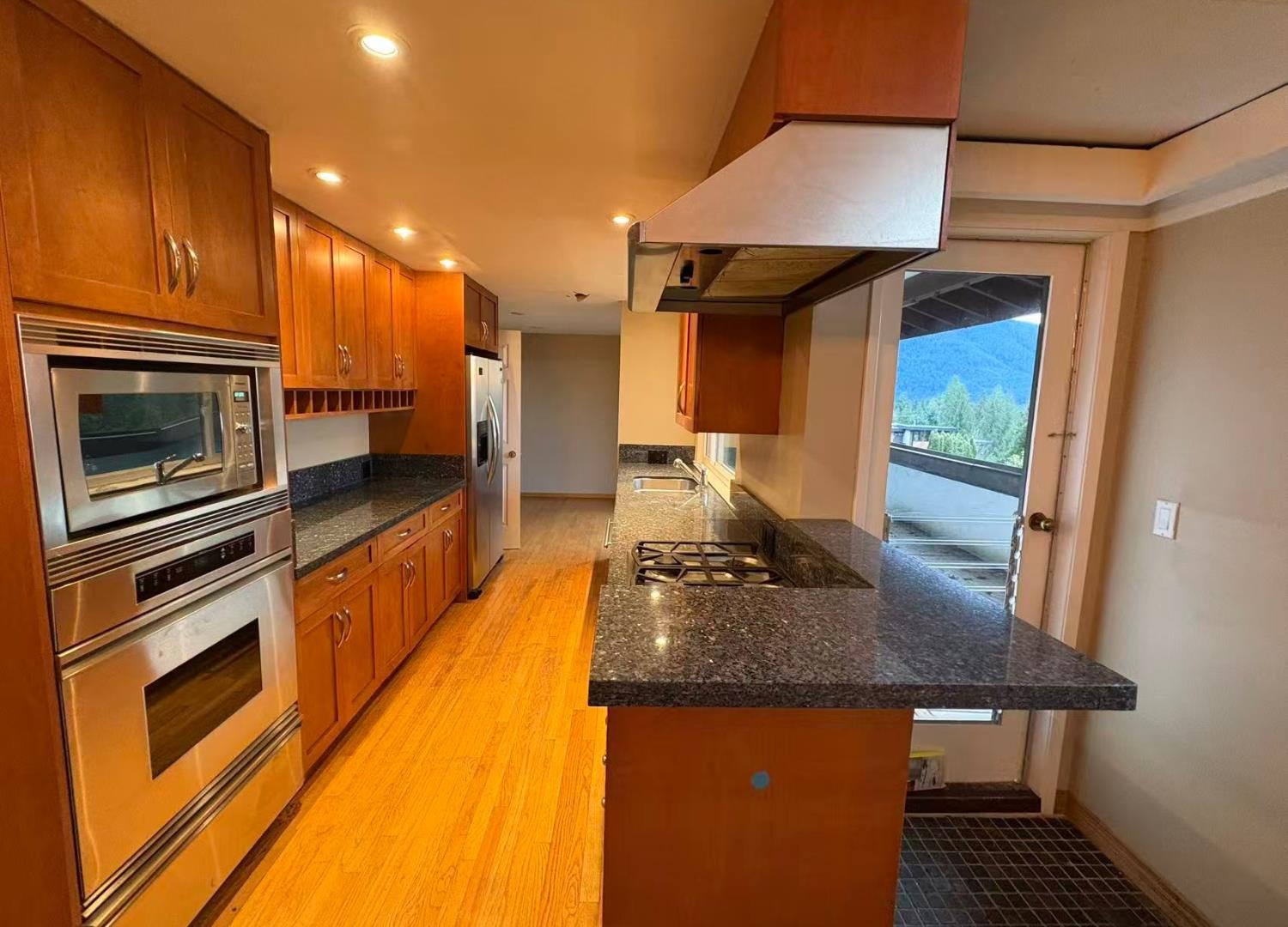 WEST VANCOUVER LIVING WITH PANORAMIC OCEAN AND MOUNTAINS VIEWS – 657 Andover Place