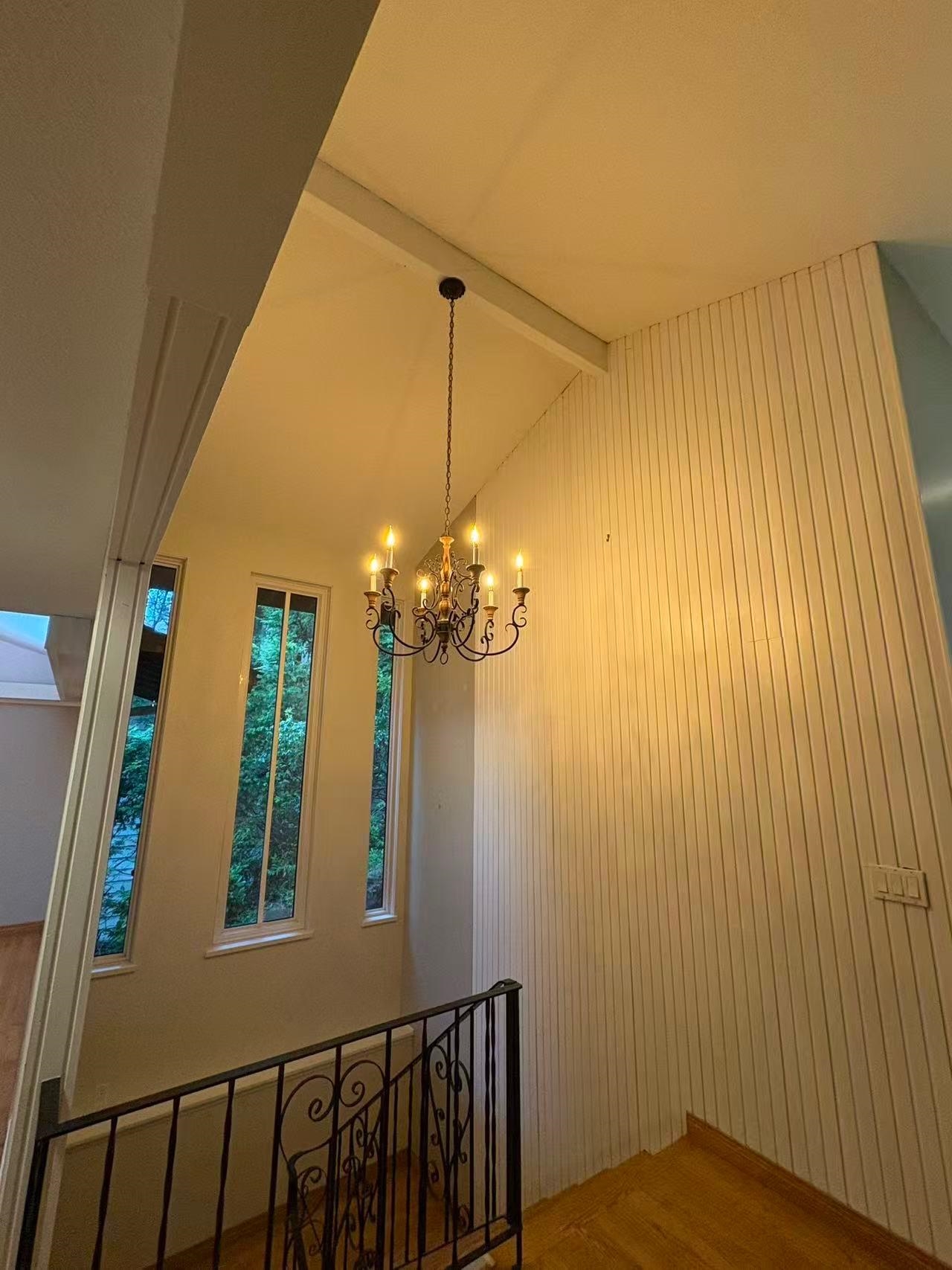 WEST VANCOUVER LIVING WITH PANORAMIC OCEAN AND MOUNTAINS VIEWS - 657 Andover Place