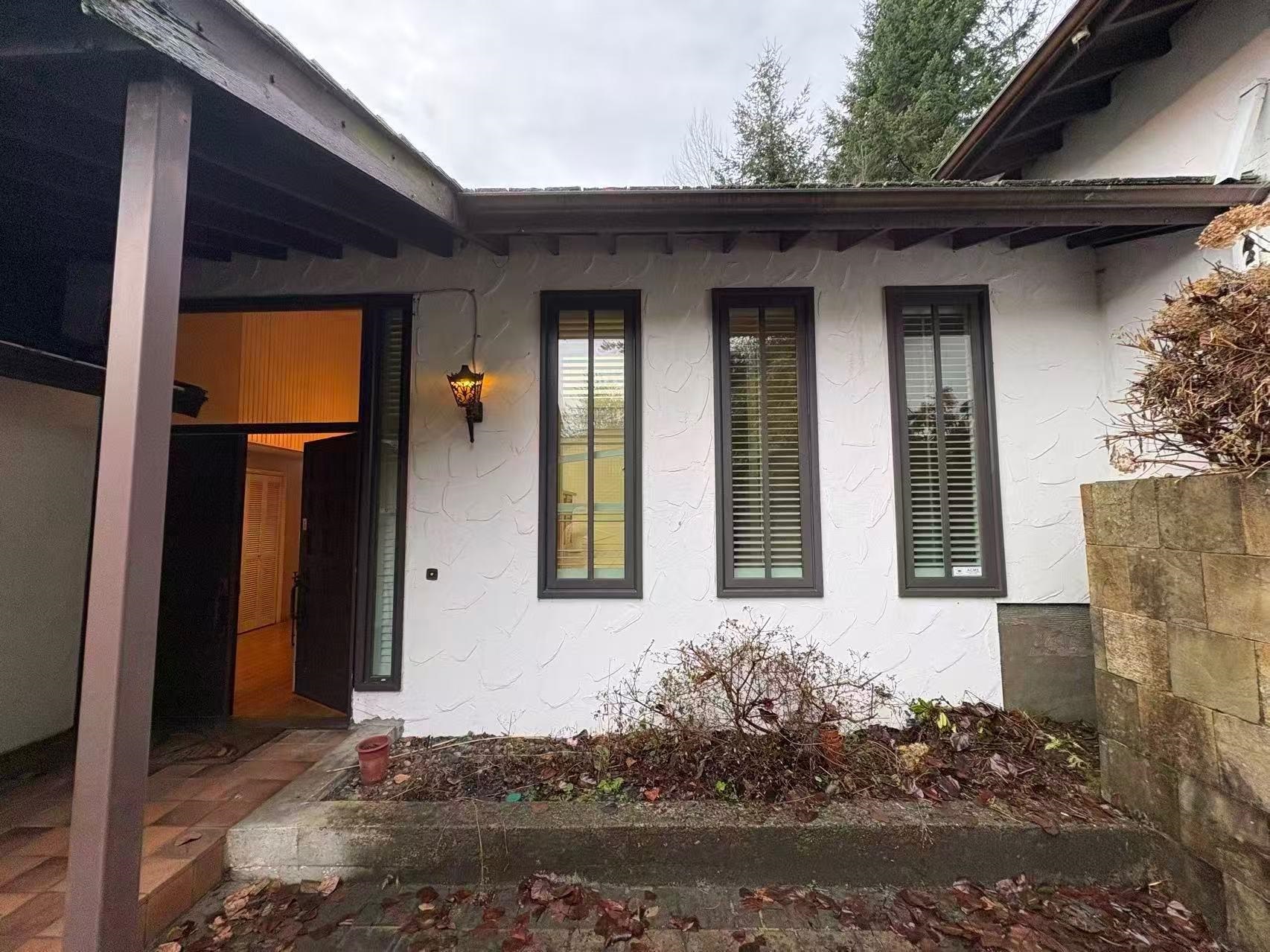 WEST VANCOUVER LIVING WITH PANORAMIC OCEAN AND MOUNTAINS VIEWS - 657 Andover Place