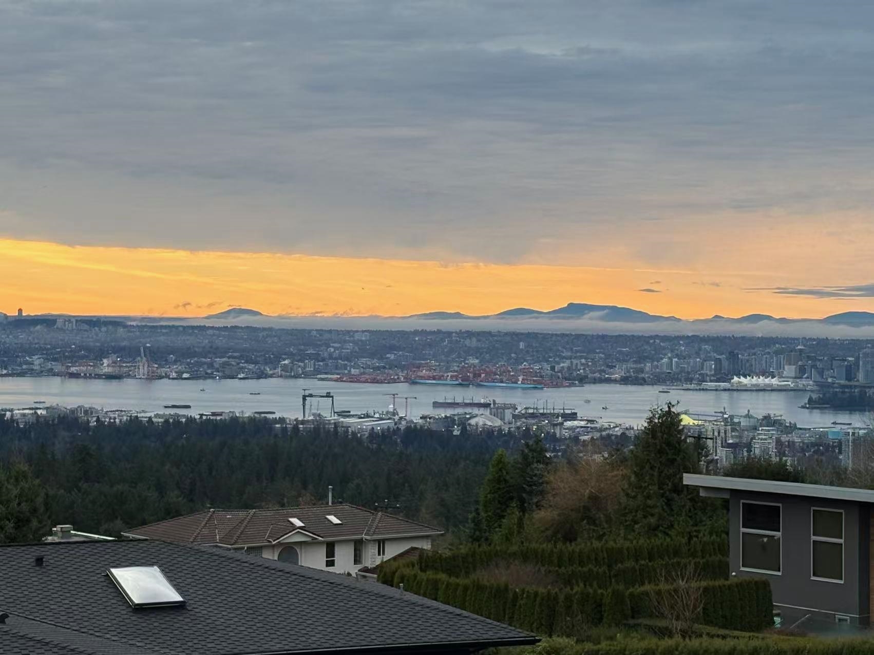 WEST VANCOUVER LIVING WITH PANORAMIC OCEAN AND MOUNTAINS VIEWS - 657 Andover Place