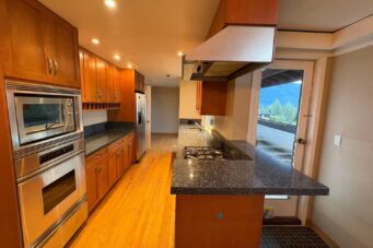 WEST VANCOUVER LIVING WITH PANORAMIC OCEAN AND MOUNTAINS VIEWS - 657 Andover Place