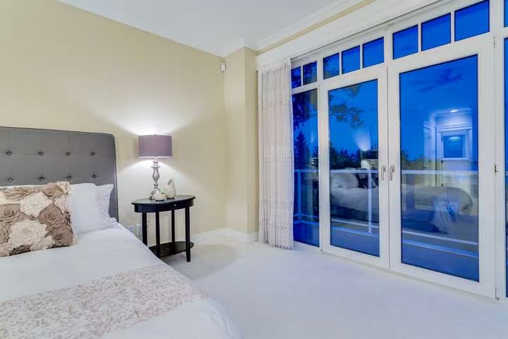 STUNNING CUSTOM HOME IN PRESTIGIOUS WEST BAY - 3395 Thompson Crescent