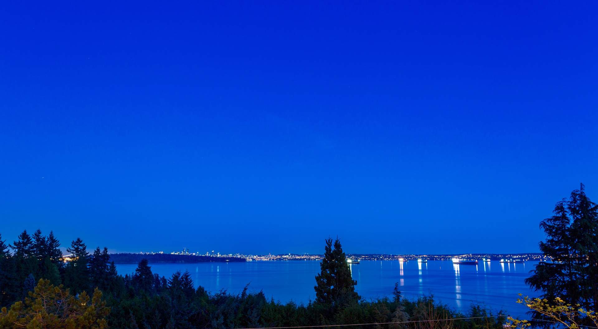 STUNNING CUSTOM HOME IN PRESTIGIOUS WEST BAY - 3395 Thompson Crescent