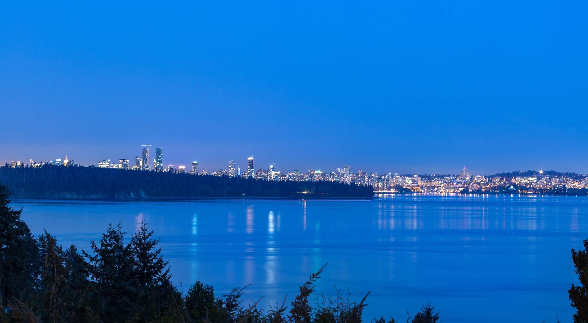 STUNNING CUSTOM HOME IN PRESTIGIOUS WEST BAY - 3395 Thompson Crescent