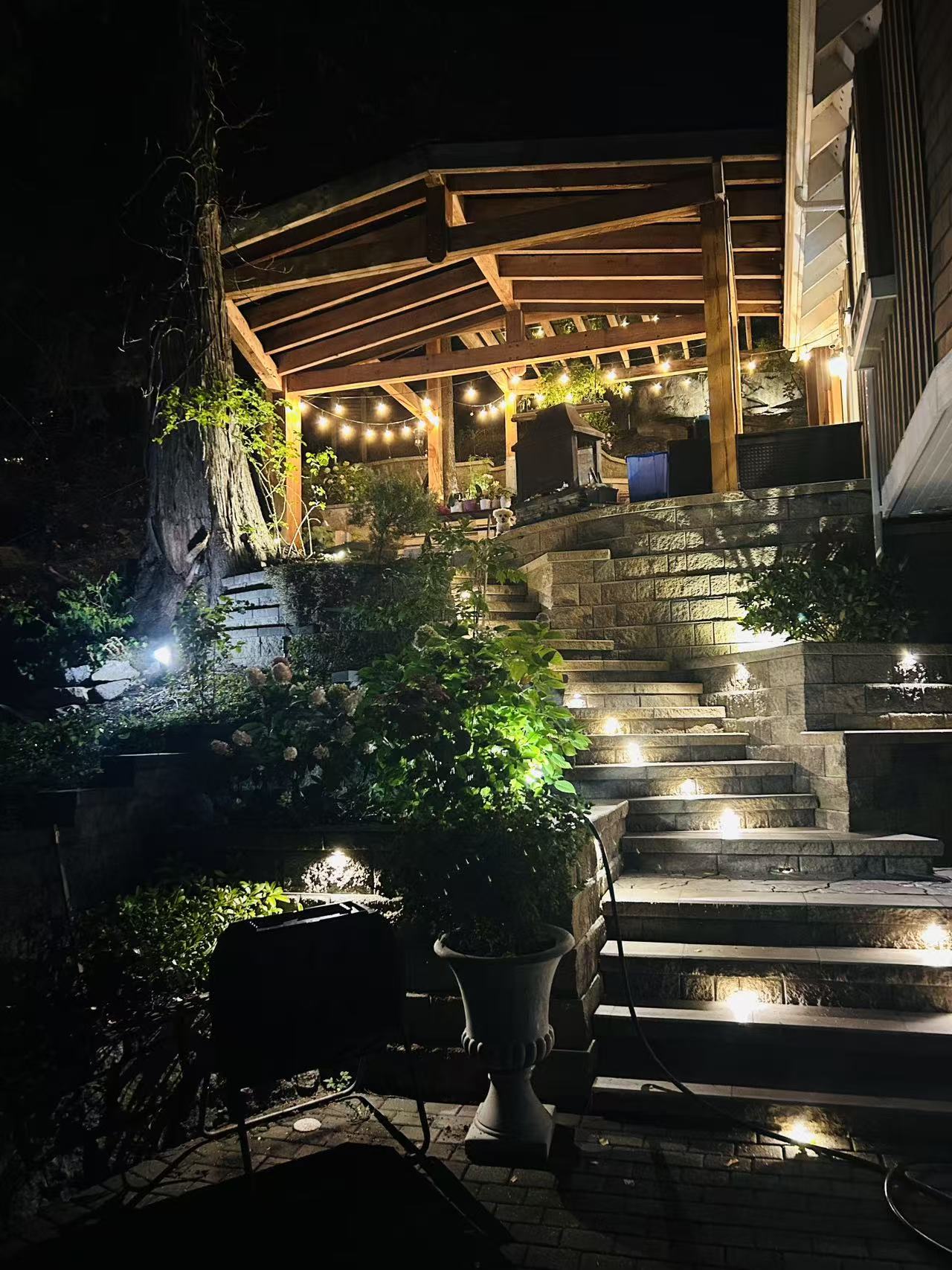 STUNNING CUSTOM HOME IN PRESTIGIOUS WEST BAY - 3395 Thompson Crescent