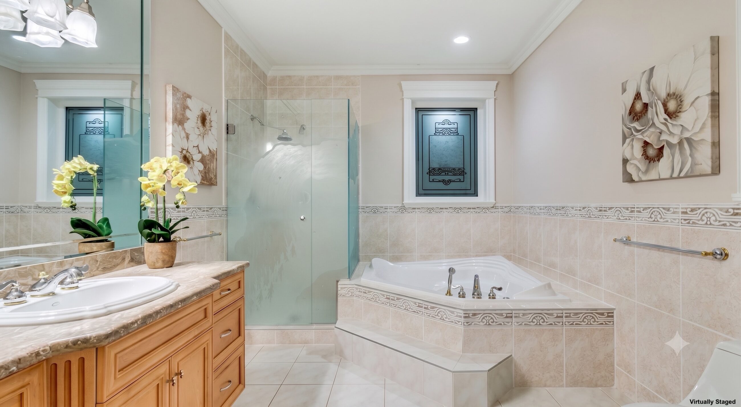 STUNNING CUSTOM HOME IN PRESTIGIOUS WEST BAY - 3395 Thompson Crescent