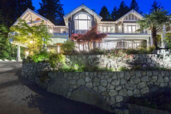 STUNNING CUSTOM HOME IN PRESTIGIOUS WEST BAY - 3395 Thompson Crescent