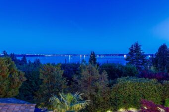 STUNNING CUSTOM HOME IN PRESTIGIOUS WEST BAY - 3395 Thompson Crescent