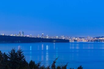 STUNNING CUSTOM HOME IN PRESTIGIOUS WEST BAY - 3395 Thompson Crescent