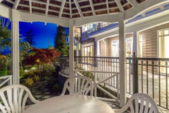 STUNNING CUSTOM HOME IN PRESTIGIOUS WEST BAY - 3395 Thompson Crescent